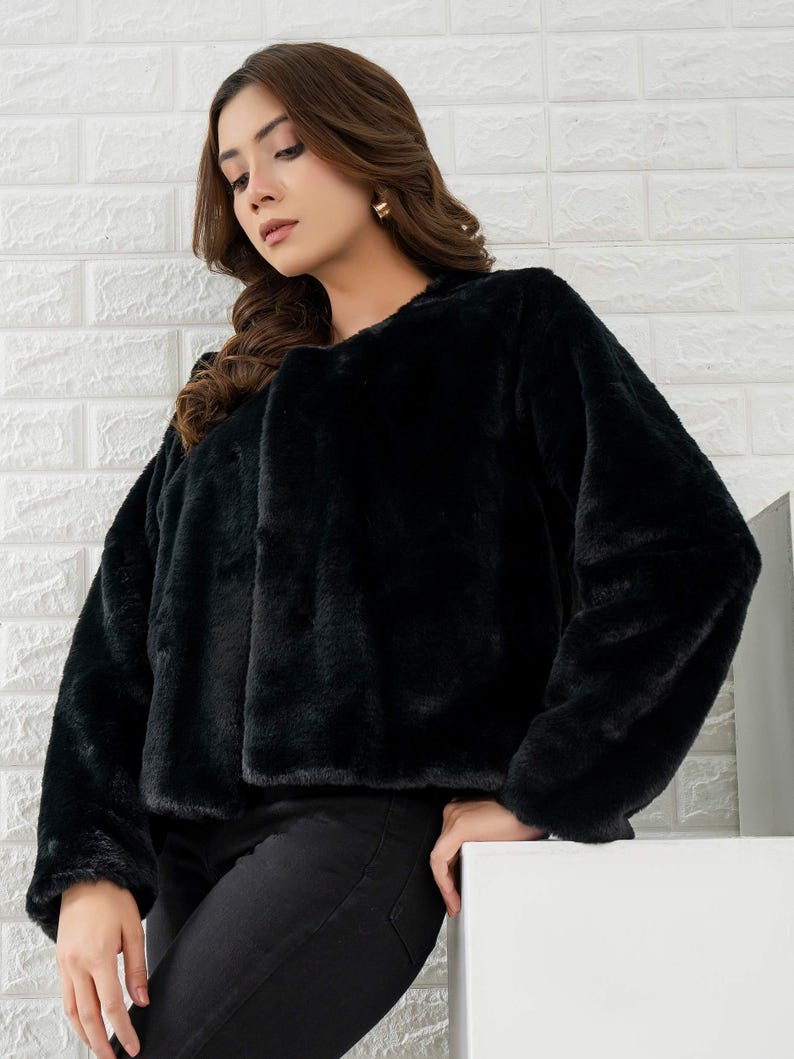 Black Faux Fur Cropped Jacket: Women's Winter Outerwear