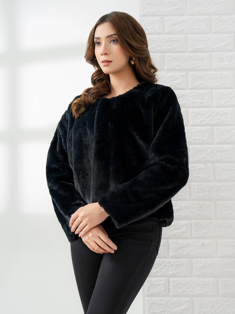 Black Faux Fur Cropped Jacket: Women's Winter Outerwear