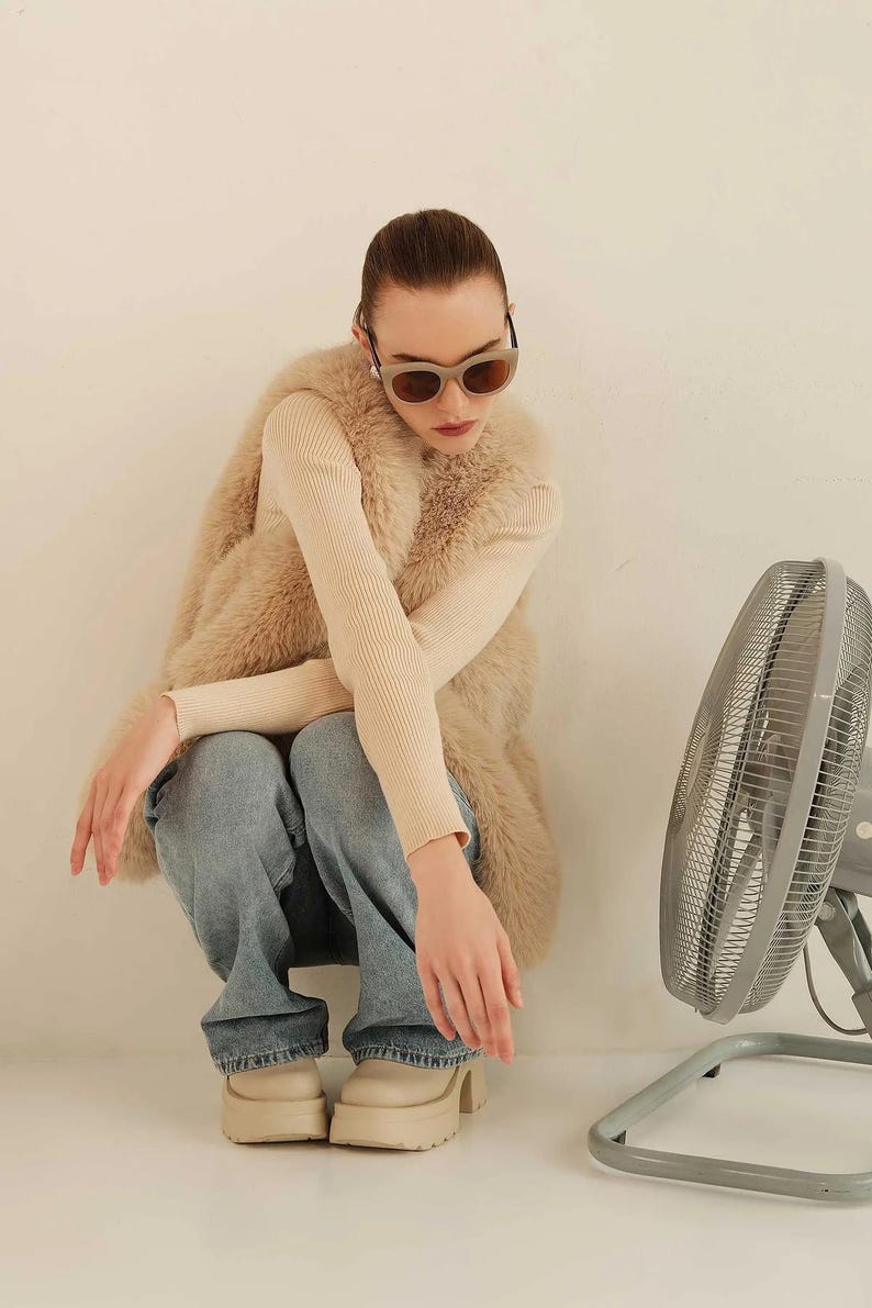 Luxury Beige Faux Fur Vest for Women – Soft, Stylish, Vegan-Friendly Winter Layer