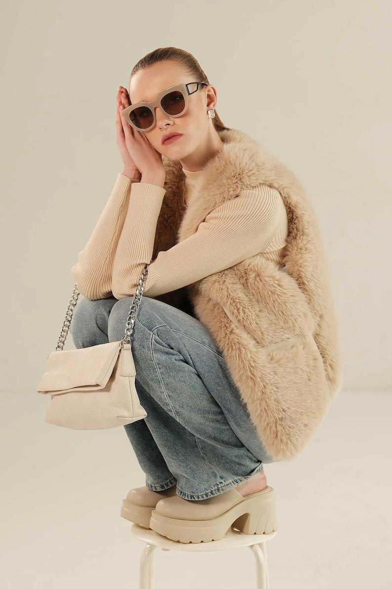 Luxury Beige Faux Fur Vest for Women – Soft, Stylish, Vegan-Friendly Winter Layer