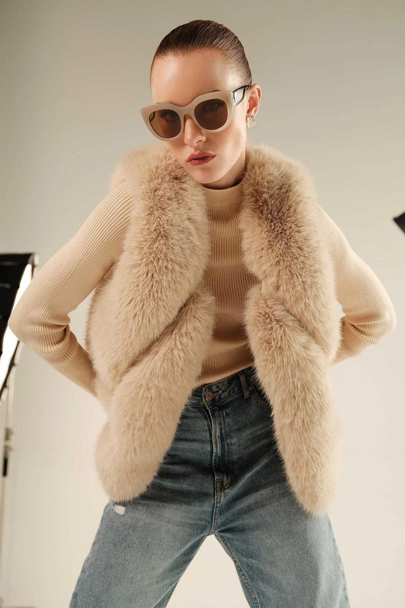 Luxury Beige Faux Fur Vest for Women – Soft, Stylish, Vegan-Friendly Winter Layer