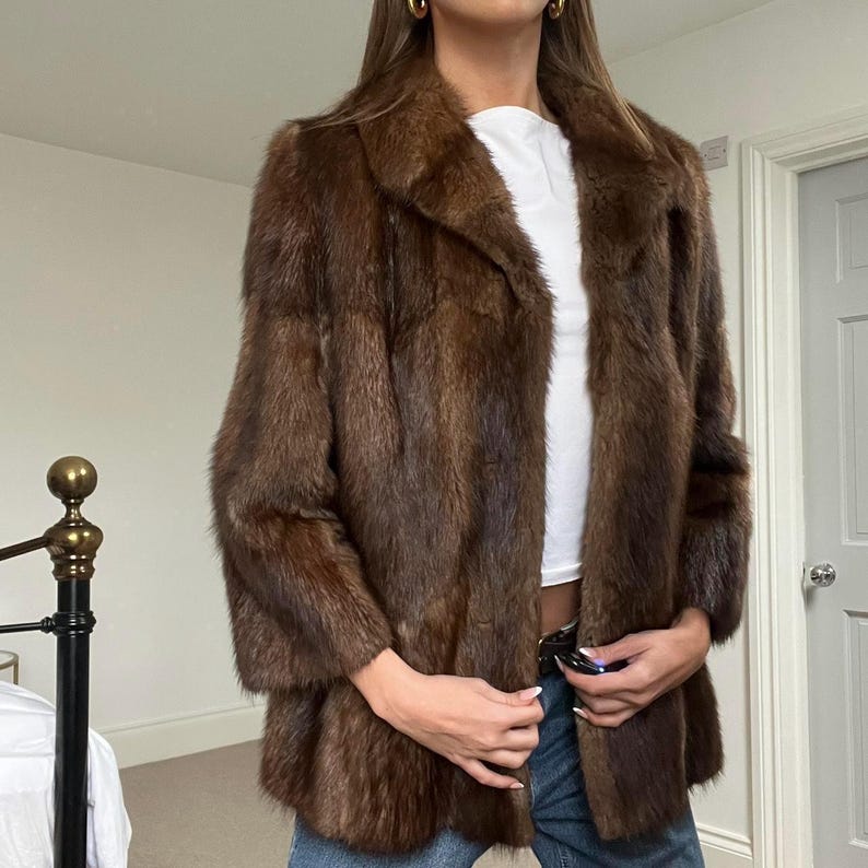 Vintage Brown Mink Fur Coat: Women's Luxury Winter Outerwear