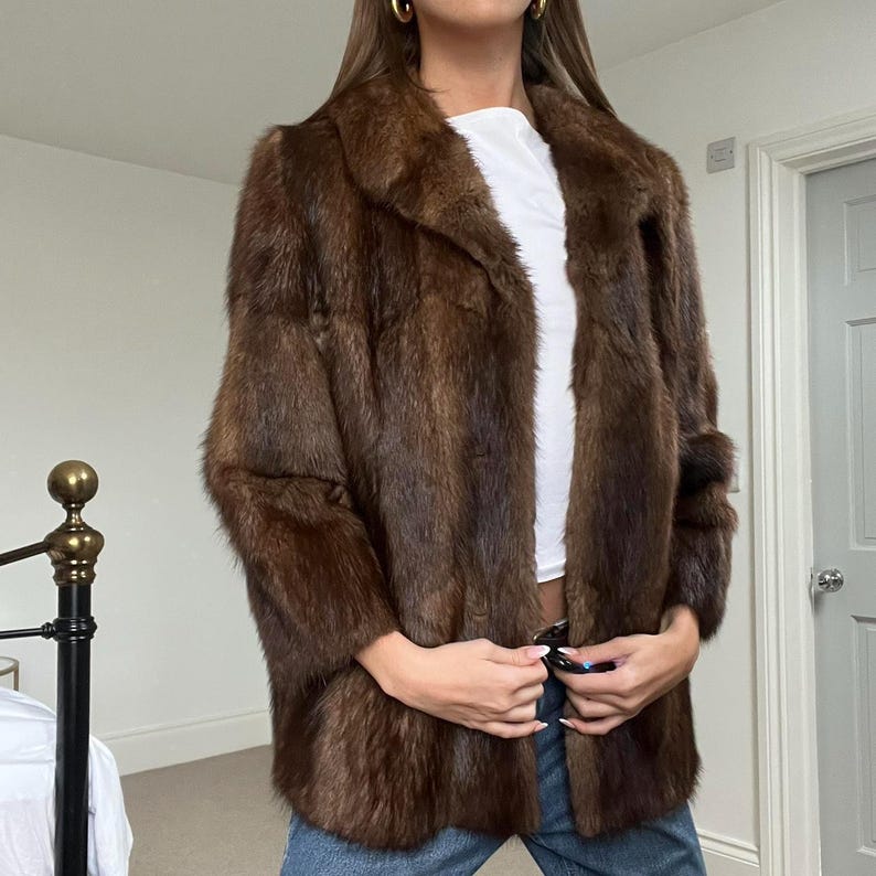 Vintage Brown Mink Fur Coat: Women's Luxury Winter Outerwear